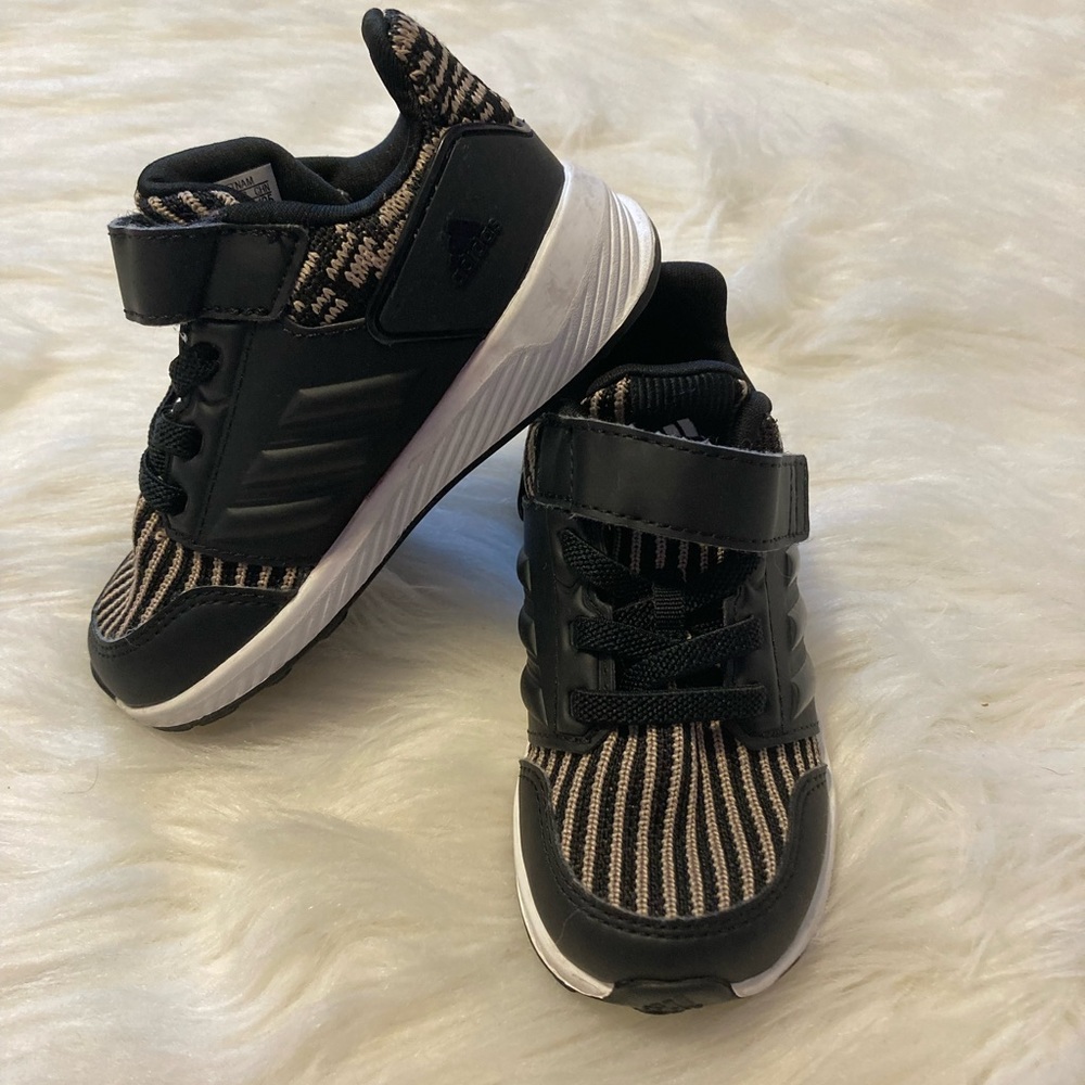 Adidas Rapid Run shoes toddler unisex‎ size 6 black/gold sneaker
